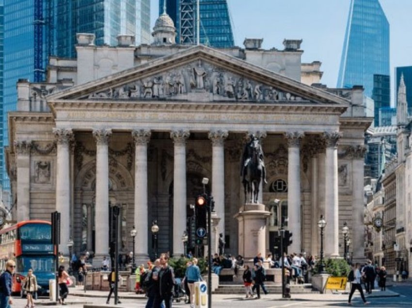 Banka e Anglisë parashikon rritje ekonomike të Britanisë prej 7.25% këtë vit
