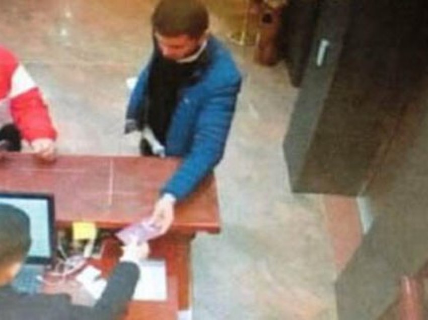 Bosi i kriptovalutave fotografohet në një hotel në Tiranë, mediet turke: E mbron mafia