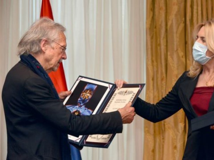 Serbët e Bosnjës nderojnë nobelistin austriak që kishte përkrahur Millosheviqin