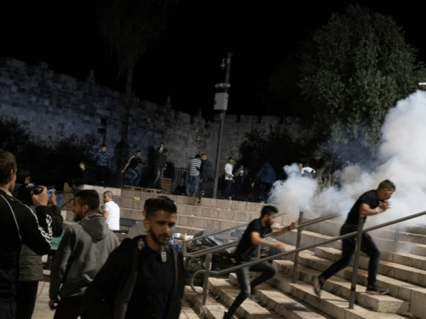 136 të plagosur në përleshjet mes myslimanëve dhe policisë izraelite në Jeruzalem