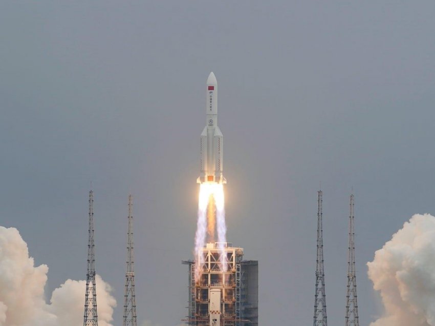 Mbetjet e raketës kineze bien në Oqeanin Indian – reagon NASA