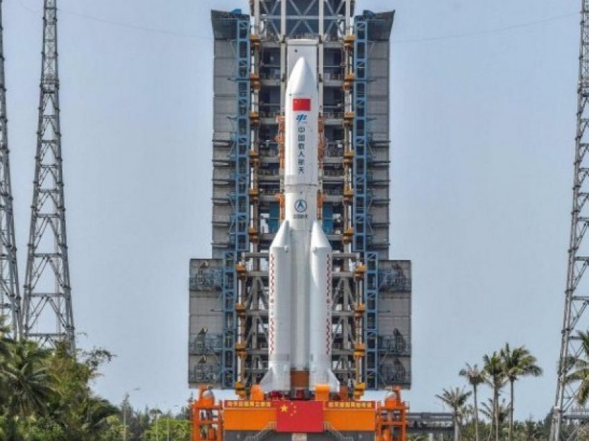 Çfarë dihet për raketën kineze, që pritet të bie sonte në Tokë? 