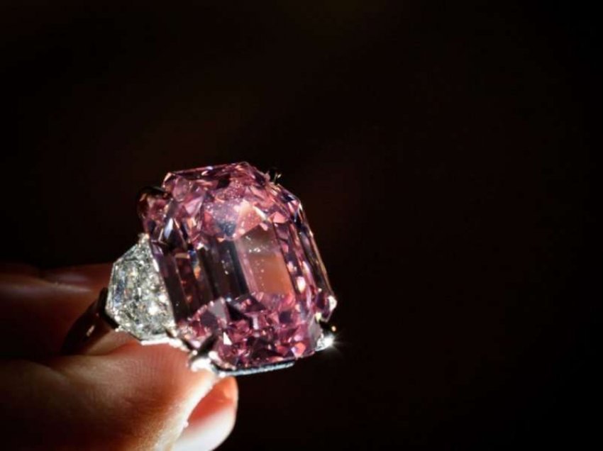 Unaza e diamantit me dy ngjyra pritet të shitet në ankand për 53 milionë dollarë