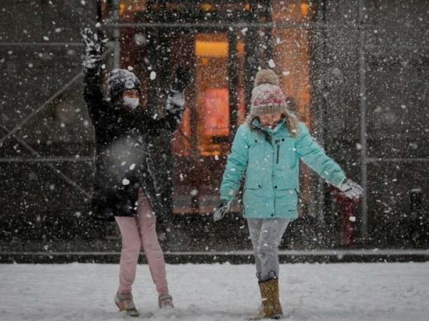 Bora detyron mbylljen e shkollave në New York