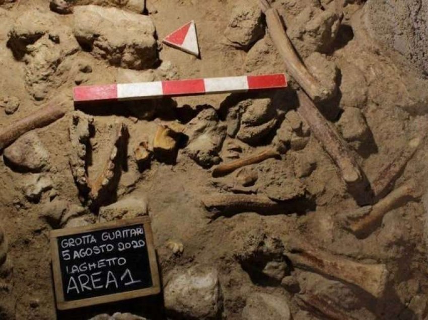 Mbetje të neandertalëve zbulohen në një shpellë në Itali