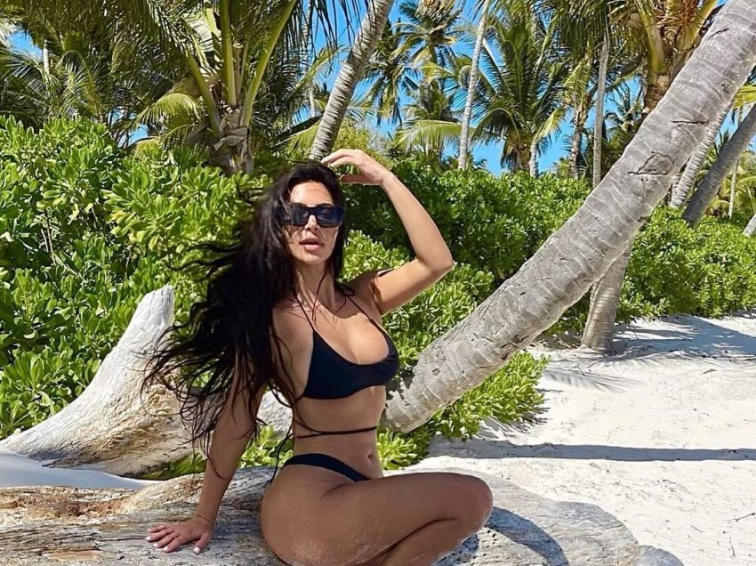 Fansat po akuzojnë Kim Kardashian për ‘photoshop’ të tepruar në fotografinë e fundit