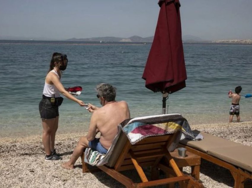 Greqia hap dyert për turistët në 15 maj, lista e vendeve që përfshihen në “Pasaportën e Gjelbër”
