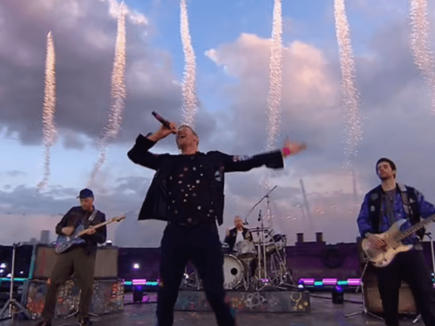 Coldplay me interpretim të mahnitshëm në hapjen e ceremonisë “Brit Awards 2021”