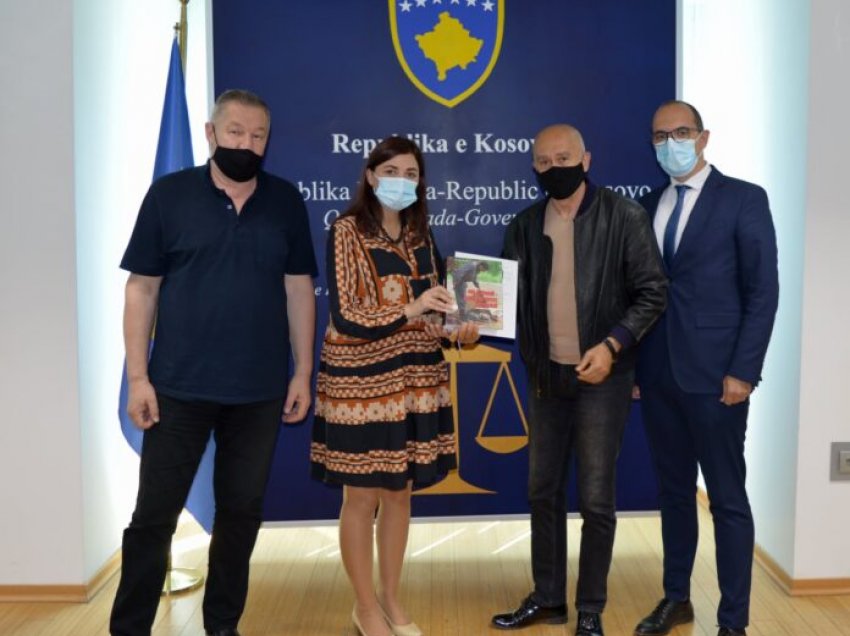  Haxhiu priti në takim Shoqatën e ish të burgosurve politikë të Gjakovës