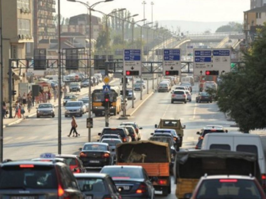 Ministri i VV-së propozon zvogëlimin e numrit të veturave për përmirësimin e cilësisë së ajrit në Prishtinë