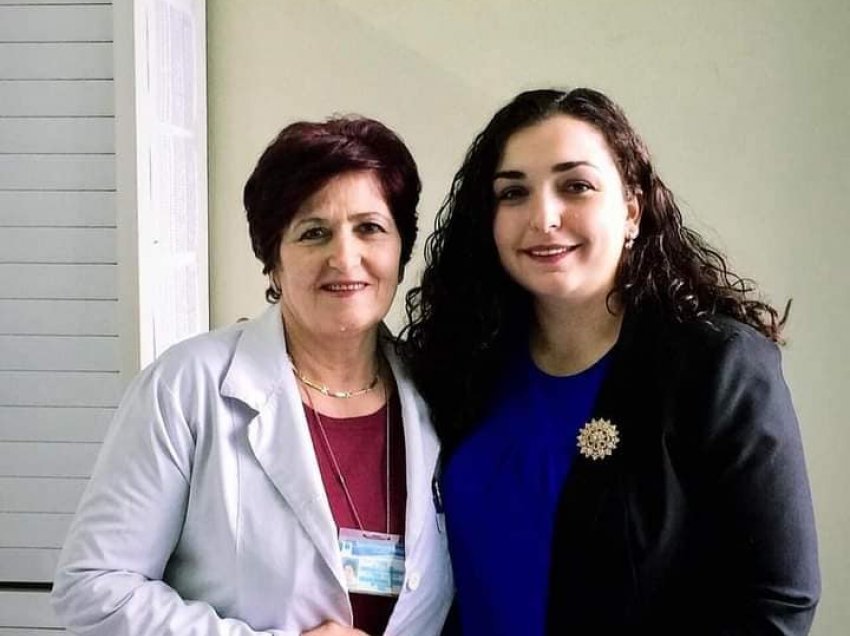 Me foto ku shihet me nënën, Vjosa Osmani uron ditën e infermierëve