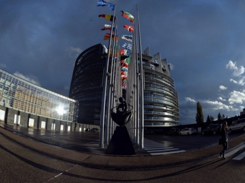 ​Parlamenti Evropian kthehet në selinë e Strasburgut