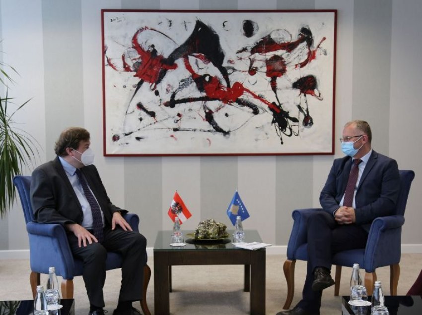 Zëvendëskryeministri Besnik Bislimi takoi ambasadorin e Austrisë në Kosovë, Christoph Weidinger
