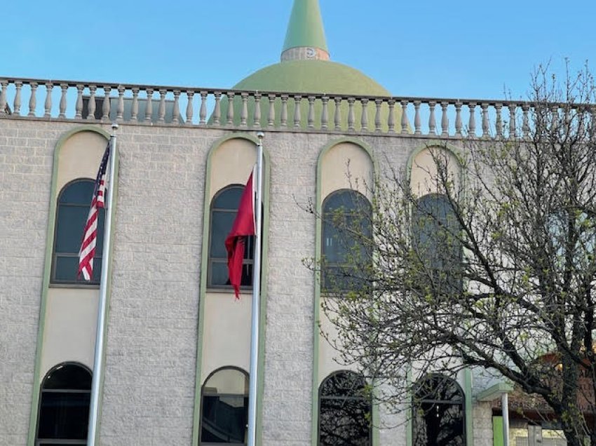 Qindra Mysliman Shqiptarë në Xhaminë e në Glendale celebruan Fitër Bajramin