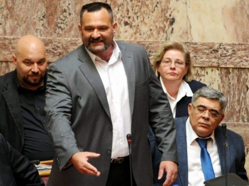 U dënua me rreth 14 vite burg për udhëheqjen e organizatës kriminale, eurodeputeti i “Agimit të Artë” ekstradohet në Greqi