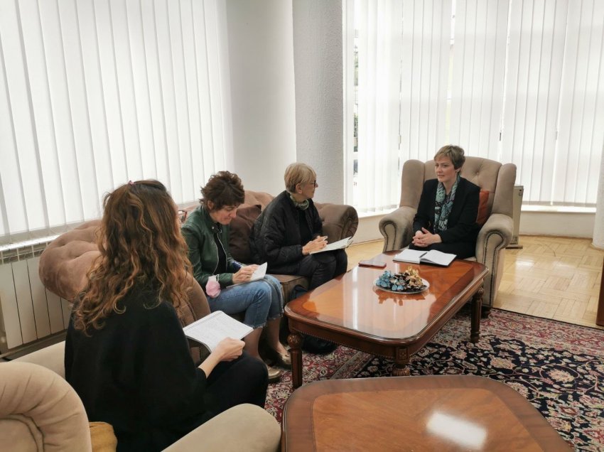 Kryetarja e Preshevës takohet me Komitetin e Helsinkit për të drejtat e njeriut, përmend miosnjohjen e diplomave të Kosovës nga Serbia