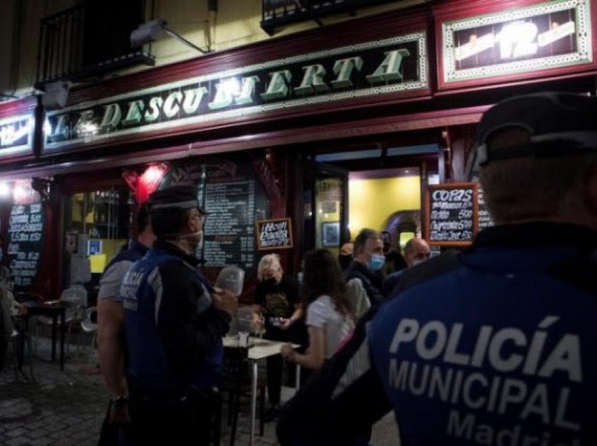 Baret dhe rrugët në Spanjë të mbushura plot, rriten kontrollet policore