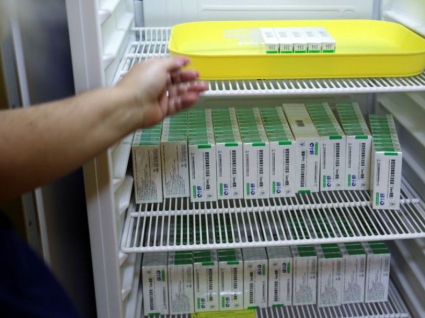 Mbërrijnë 100 mijë doza të vaksinës “Sinofarm” në Maqedoninë e Veriut