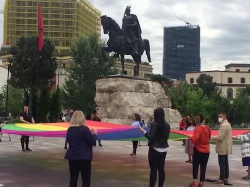 Tirana në Ditën Ndërkombëtare kundër Homofobisë, me anketa dhe tubime proteste
