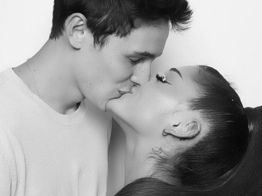 Ariana Grande martohet në një ceremoni private me Dalton Gomez