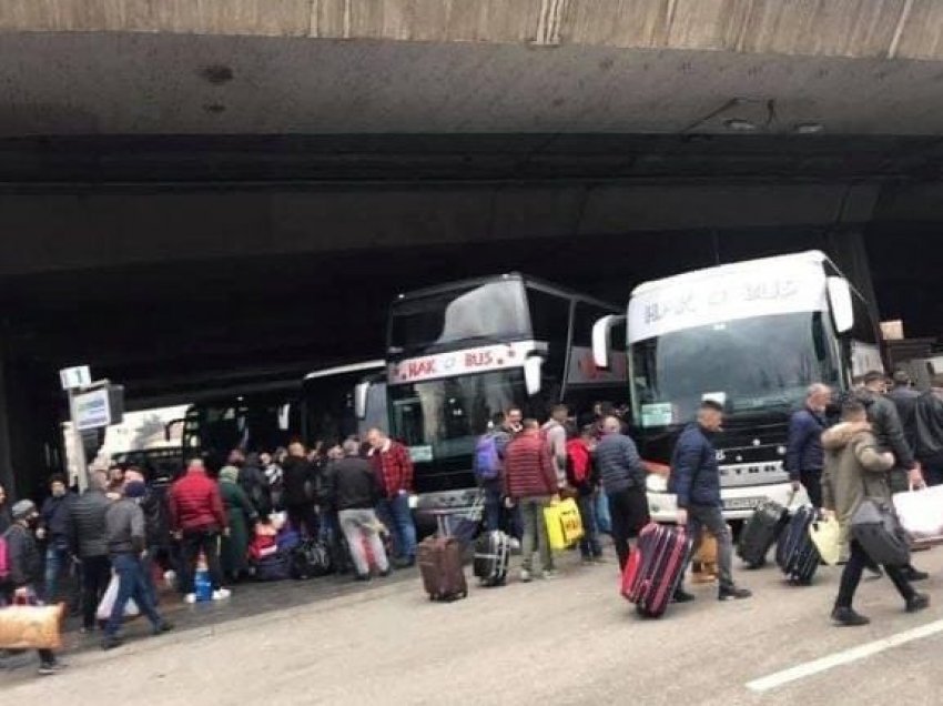 Stacioni i autobusëve të Shkupit përplot të rinj: Po ikim, s’ka bukë këtu, hajna!