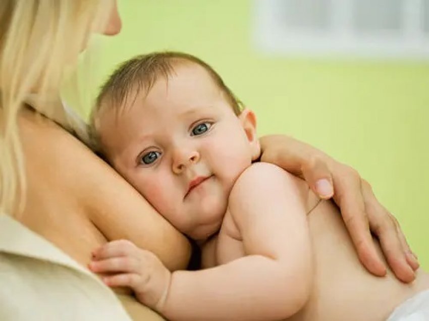 Pesë teknika që do të ndihmojnë në shkëputjen e fëmijës nga qumështi i gjirit