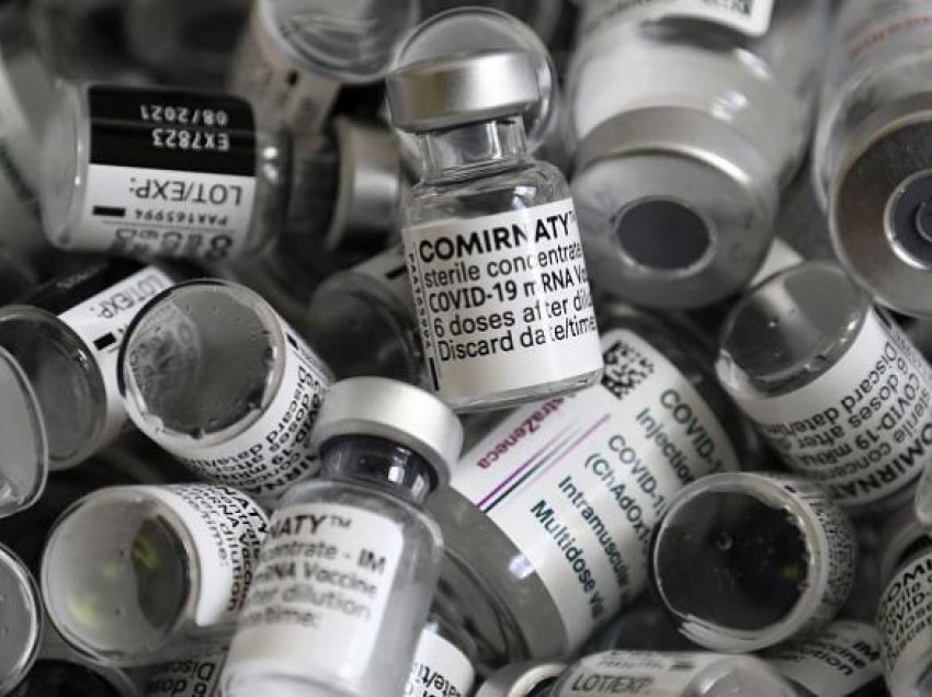 Brukseli dhe Pfizer nënshkruajnë marrëveshje për 1.8 miliardë doza shtesë të vaksinave kundër COVID-19