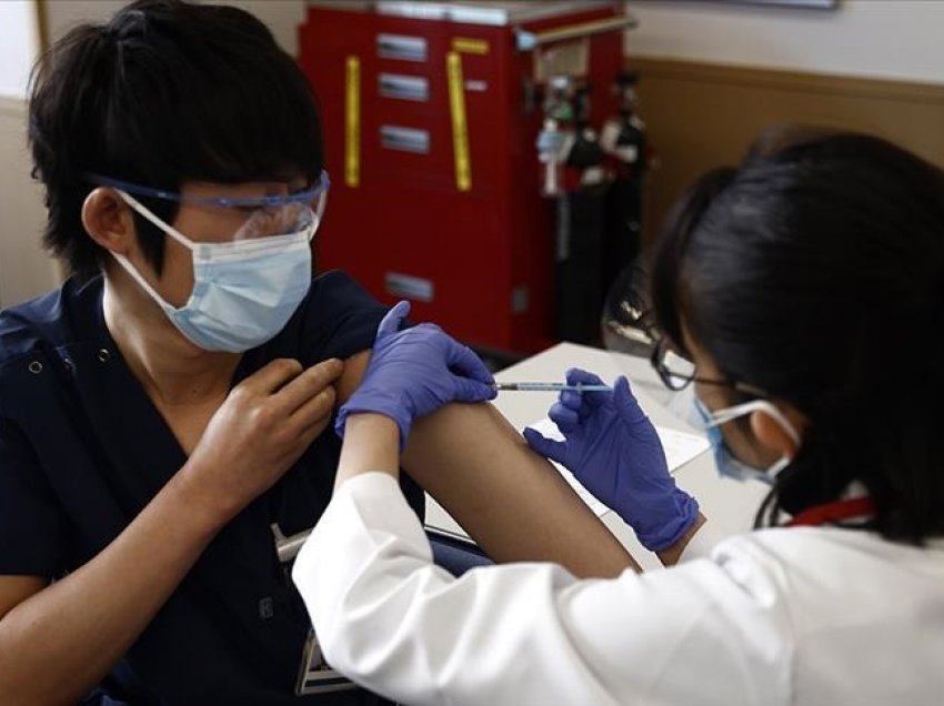 Japoni/ Edhe farmacistët lejohen të vaksinojnë për COVID-19