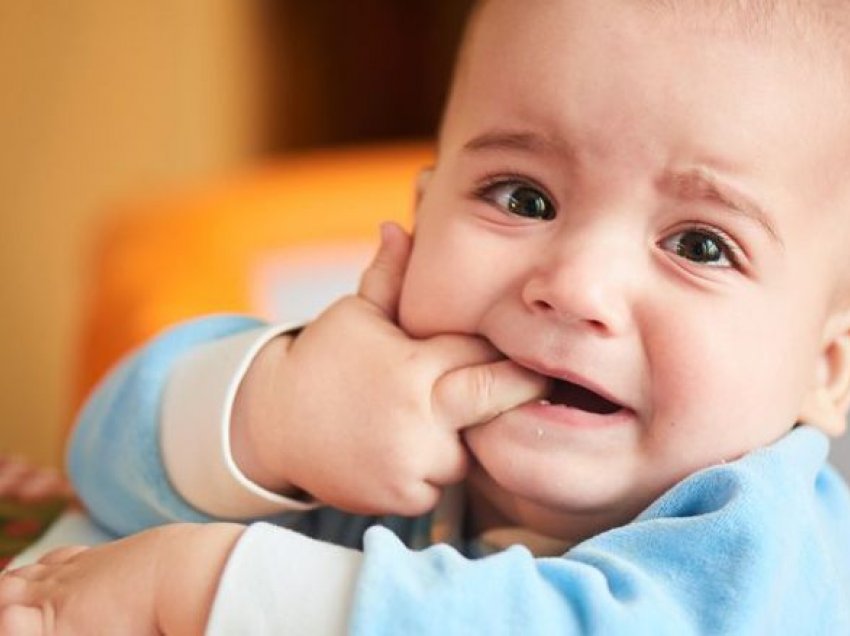 Si të veproni nëse bebes i vonohet dhëmbi i parë? Kur është koha të kërkoni këshillën e stomatologut