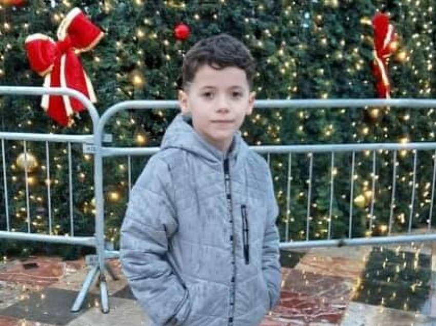 “Engjëlli i babit”, sot i jepet lamtumira e fundit 8-vjeçarit që vdiq në aksident në Gjakovë
