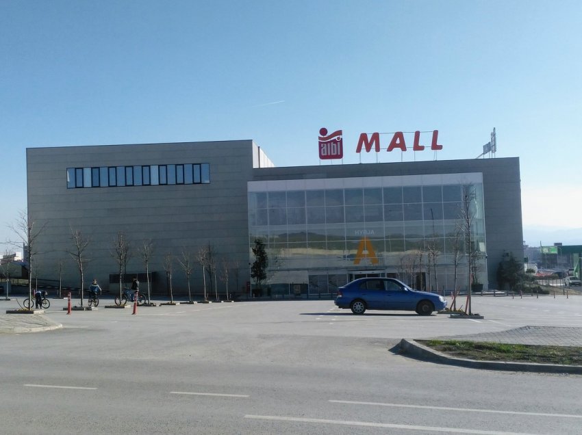 Skandali i Prokurorisë: Sigurimi i ‘Albi Mall’ që grushtoi e shqelmoi qytetarin, trajtohet në procedurë të rregullt