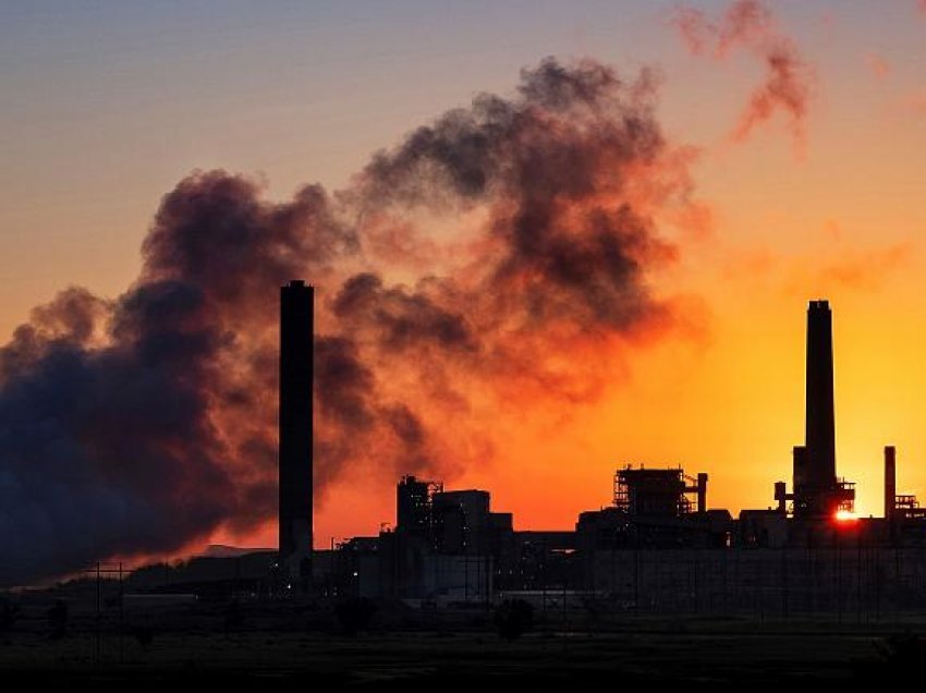 Vendet më të pasura zotohen t’i japin fund mbështetjes publike për termocentralet me qymyr