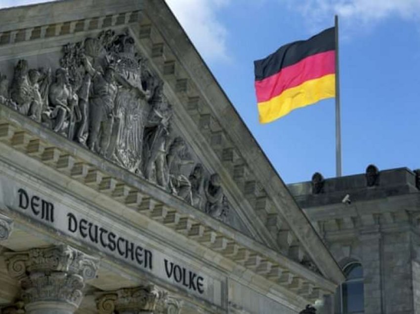 Ligji i ri i letërnjoftimeve për t’ua hequr frikën gjermanëve