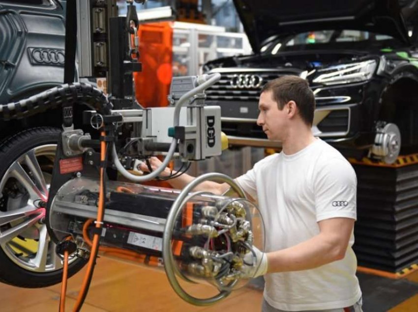 Mungesa e çipave detyron Audi-n që të përgjysmojë orarin e 10 mijë punëtorëve