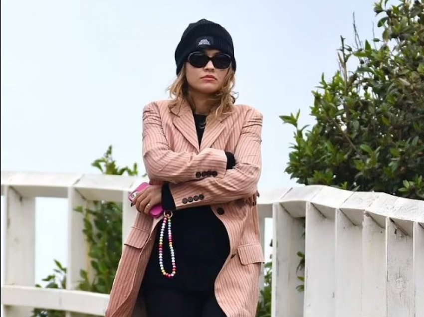Bien temperaturat në Sidnej, Rita Ora nuk duket e impresionuar nga i ftohti i Australisë