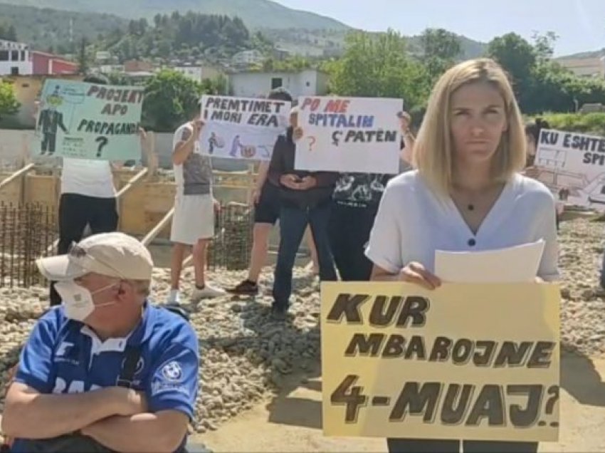 Punimet për spitalin e Kurbinit prej 2 muajsh të pezulluara, protestë në Laç: Të bëhen publike projektet dhe afatet