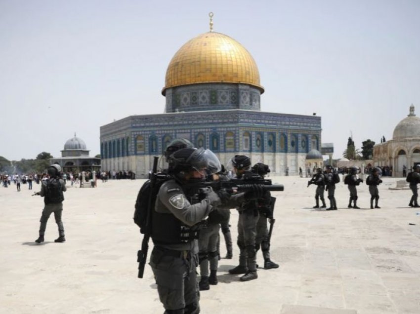 Policia lejon hebrenjtë të vizitojnë vendin e shenjtë
