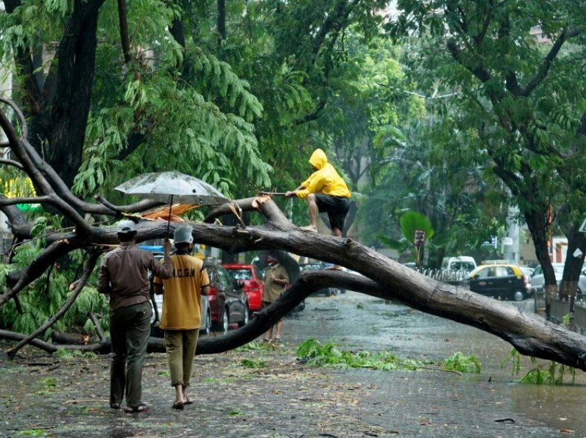Indi: Alarm për ciklon, evakouhen 500 mijë njerëz