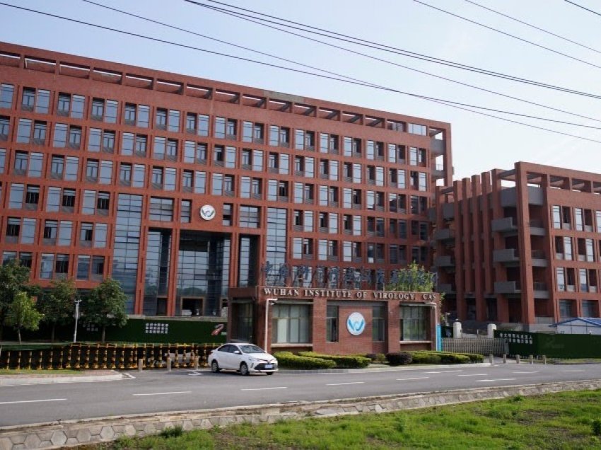 Gazeta amerikane: Personeli i laboratorit të Wuhan-it ka kërkuar trajtim spitalor para shpërthimit të Covid-19 