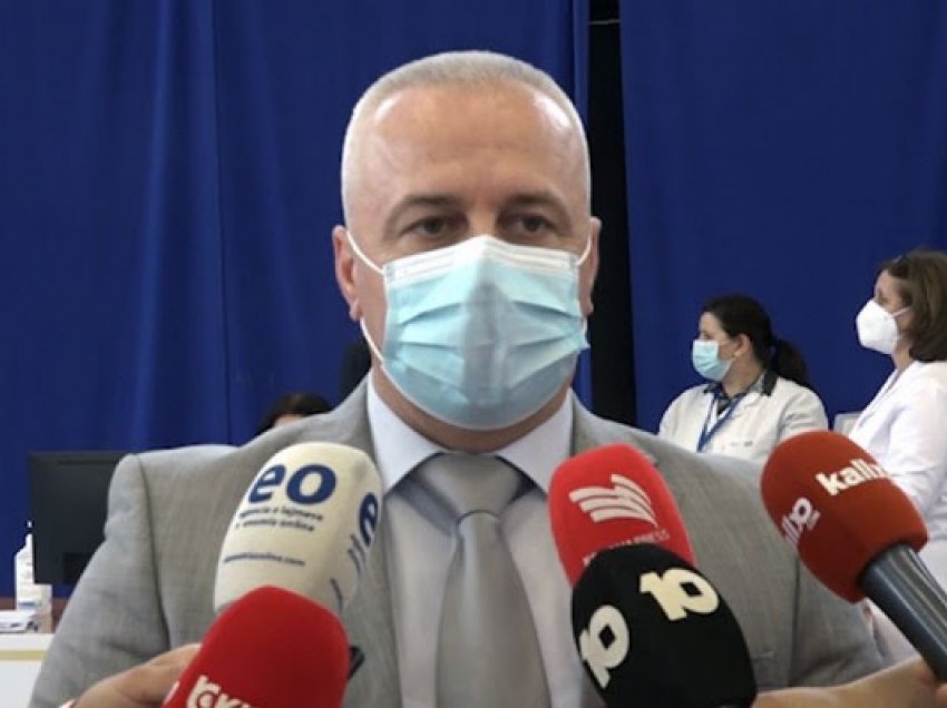 Personeli shëndetësor i vaksinuar në Kukës po marrin dozën e dytë të AstraZeneca-s në Kosovë
