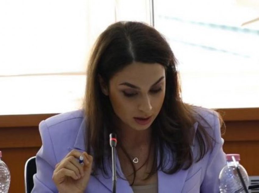 Deputetja Kica Xhelili i drejtohet kryetarit të Bordit të RTK-së: A jeni të gatshëm të jepni dorëheqje?