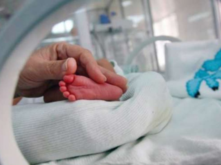 Ndodh në Kosovë: Prishet autoambulanca që po barte foshnjën në inkubator