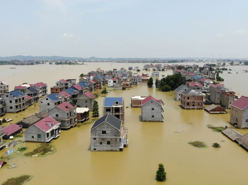 Kina bëhet gati për përmbytjet e verës pasi 71 lumenj tejkalojnë nivelet e ujit