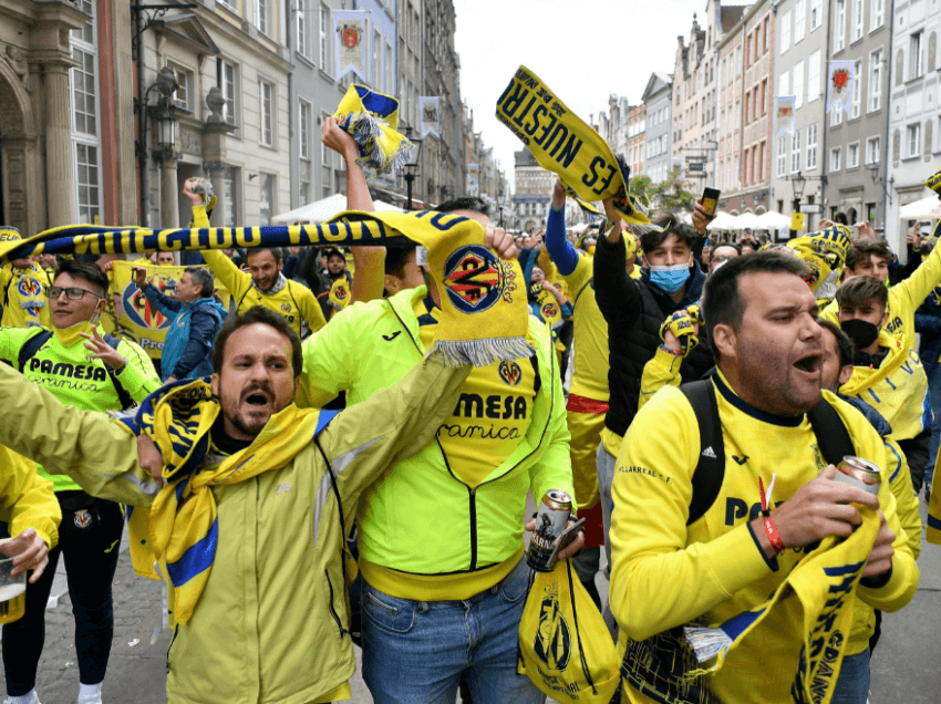 Tifozët e Villarreal pushtojnë Poloninë, janë gati për finale