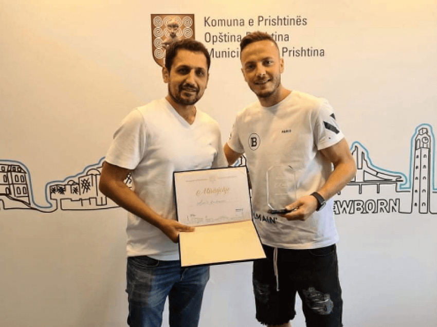 Rrahmani pranon çmimin ‘Sportisti i vitit’ nga Komuna e Prishtinës!