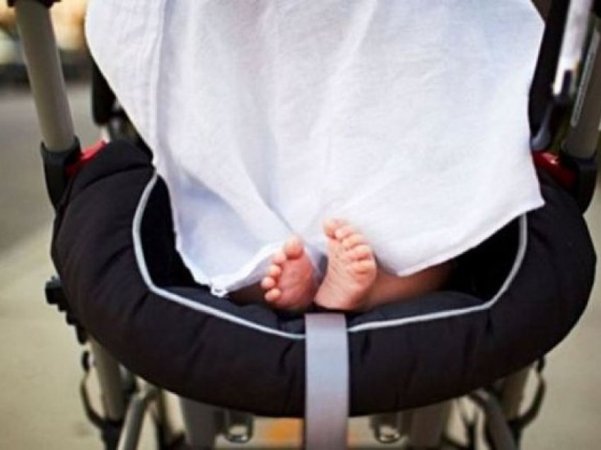 Gabimi më i madh që bëjnë prindërit kur shëtitin fëmijët me karrocë në vapë