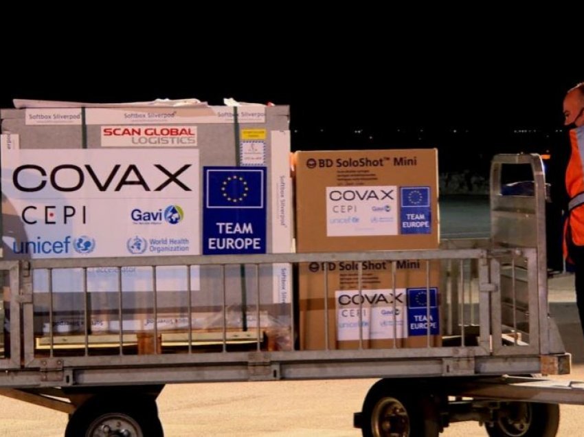 Solli 100 mijë doza në Kosovë, COVAX paralajmëron se do të ketë mungesë të furnizimeve me vaksina