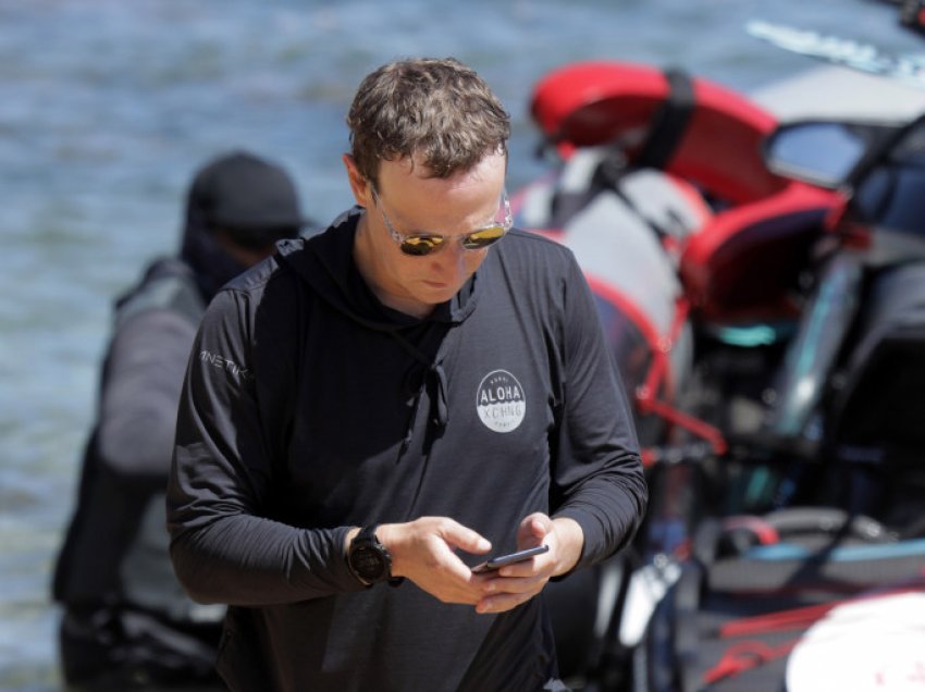 Mark Zuckerberg kalon pushimet në Hawaii