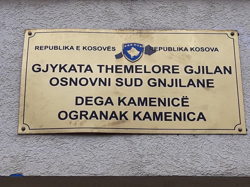 Detyrohet Komuna e Kamenicës që mësimdhënësit të shkollës fillore në fshatin Muçivërc t’ia paguajë shujtat ditore