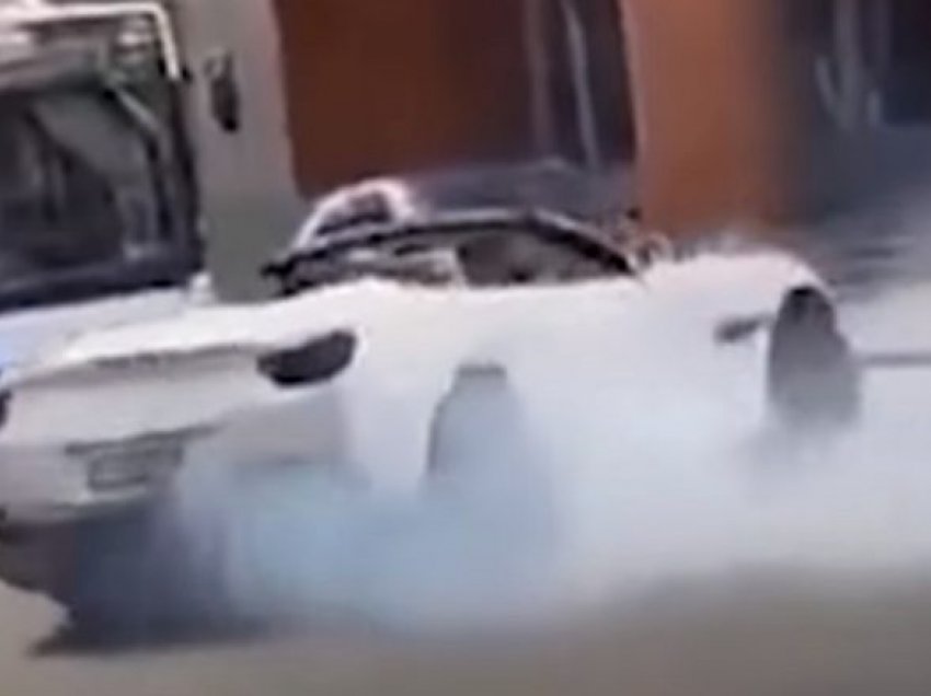 Ua “qiti tymin rrotave” në mes të qytetit, pronari australian rrezikon të mbetet pa Ferrarin e tij